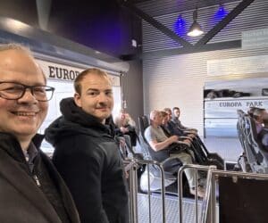 Cloudfest 2024 - Sven Oliver Rüsche und Niklas Rüsche nutzten die Mittagspause für eine Achterbahnfahrt im Europapark Rust.