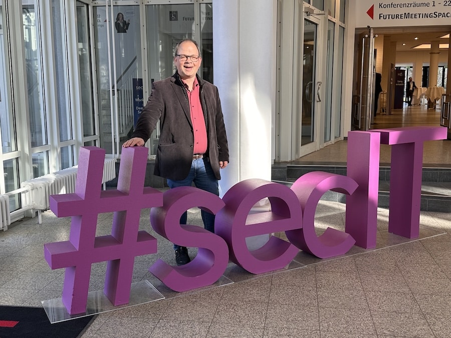 Datenschutzbeauftragter Sven Oliver Rüsche auf der SecIT2025 in Hannover.